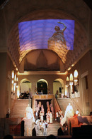 Das MusikTheater „Knospen und Mantel. Weiße-Rose-Zeitreise“ wurde im Juni im Lichthof unter der Orgel aufgeführt. (Foto: Helmut Klingele)